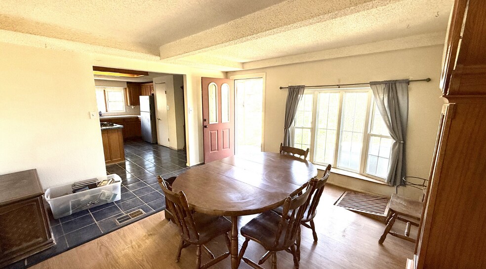 More Photos Of 1310 County 145 rd, Midland Flex For Sale