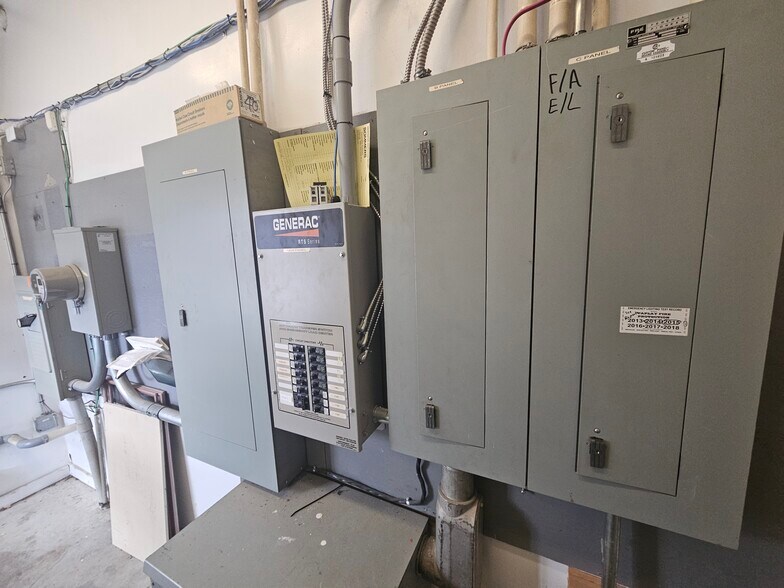 More Photos Of 30 Ridgeway Cir, Woodstock Office For Sale