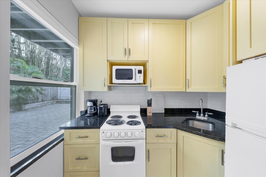 More Photos Of 1236 13th St, Sarasota Apartments For Sale