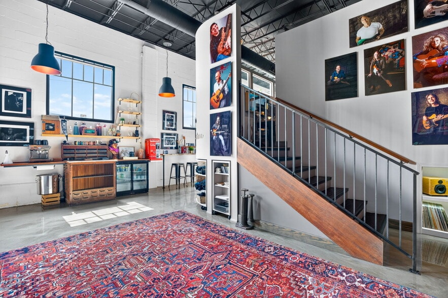 More Photos Of 2500 Emerson Ave S, Saint Petersburg Manufacturing For Sale