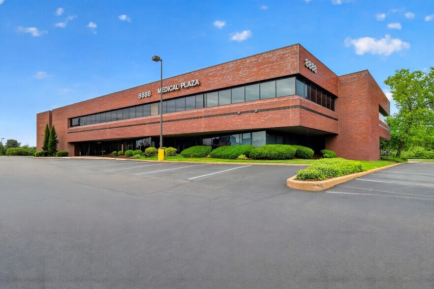 More Photos Of 8888 Ladue Rd, Ladue Medical For Lease