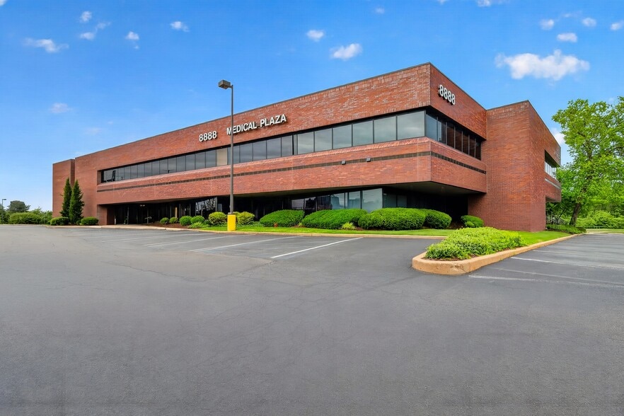 More Photos Of 8888 Ladue Rd, Ladue Medical For Lease