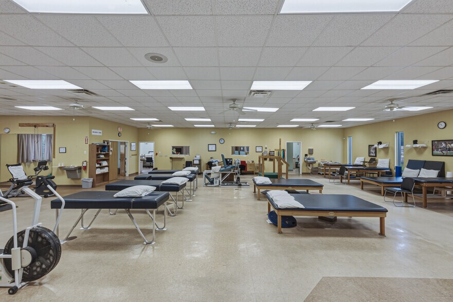 More Photos Of 1214 W Reynolds St, Plant City Office For Sale