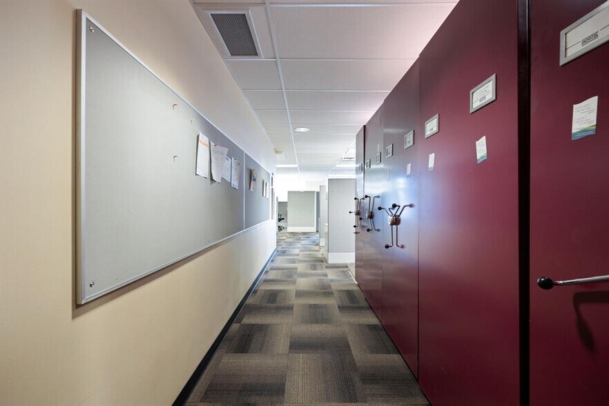 More Photos Of 10217 Queen St, Fort McMurray Office For Sale