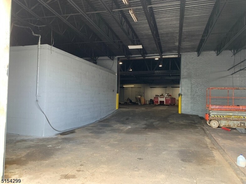More Photos Of 433-435 Adams St, Newark Warehouse For Sale