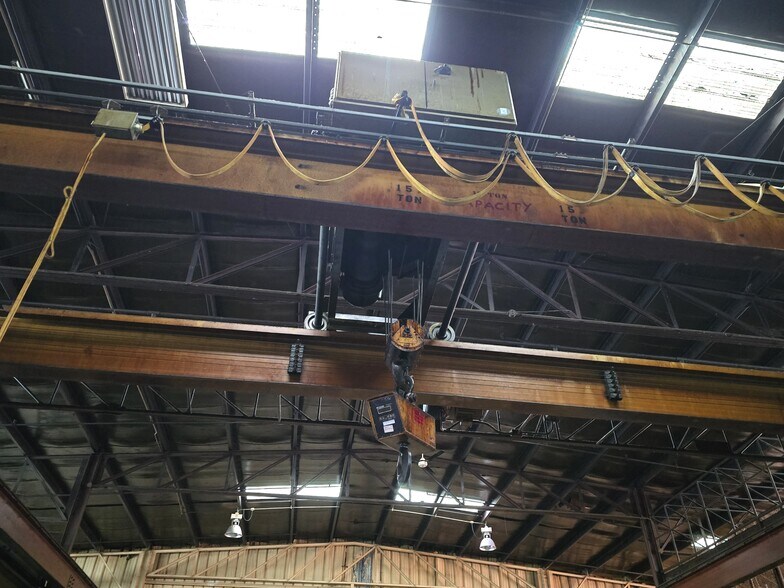 More Photos Of 401 E 5th St, Pinconning Distribution For Sale