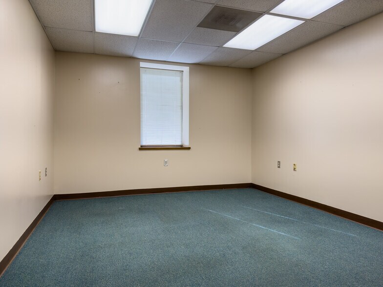More Photos Of 1679 E State Route 29, Urbana Showroom For Sale