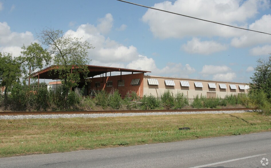 More Photos Of 1350 E Southcross Blvd, San Antonio Manufacturing For Lease