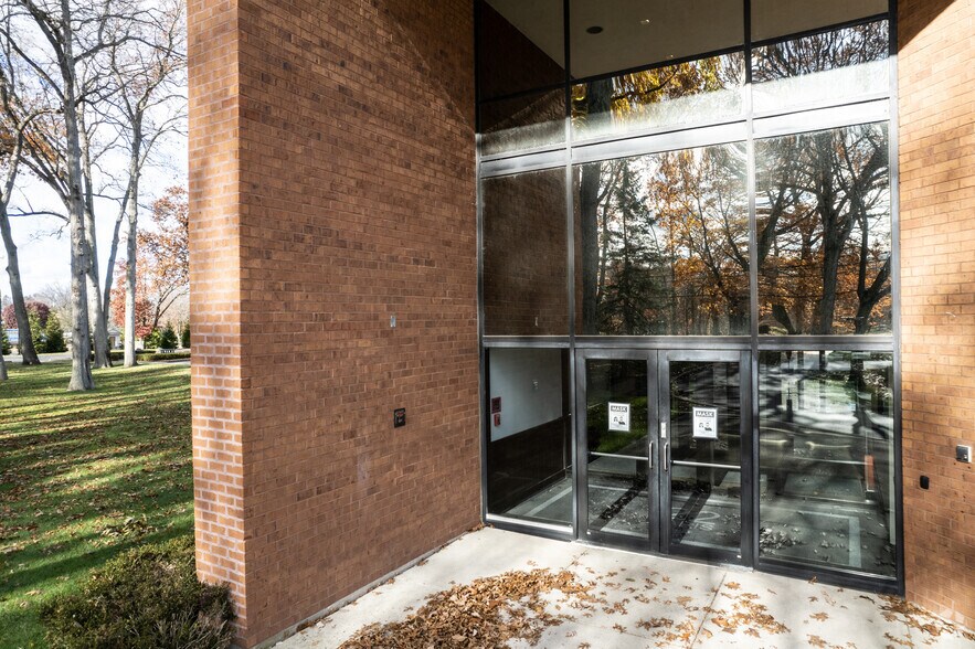 More Photos Of 22 Paris Ave, Rockleigh Office For Lease