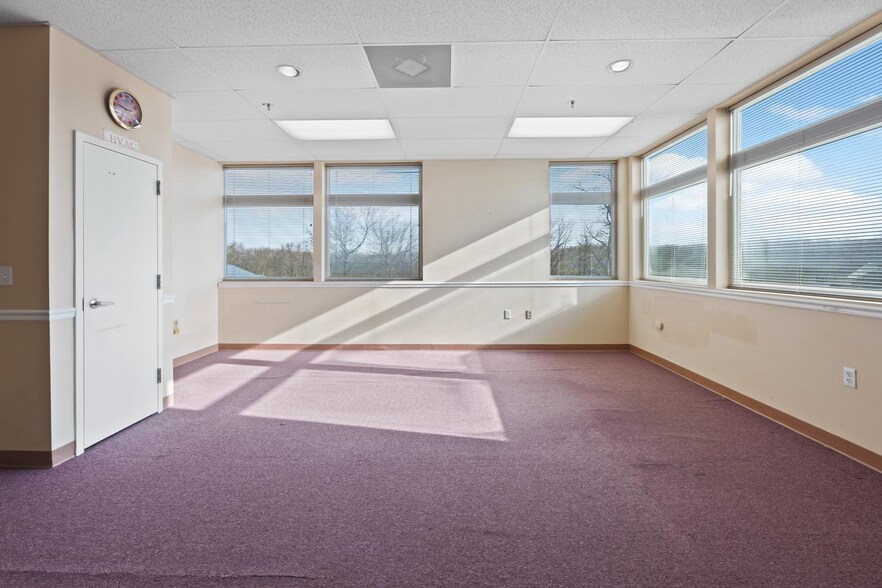 More Photos Of 1374 Whitehorse Hamilton Square Rd, Hamilton Office For Sale