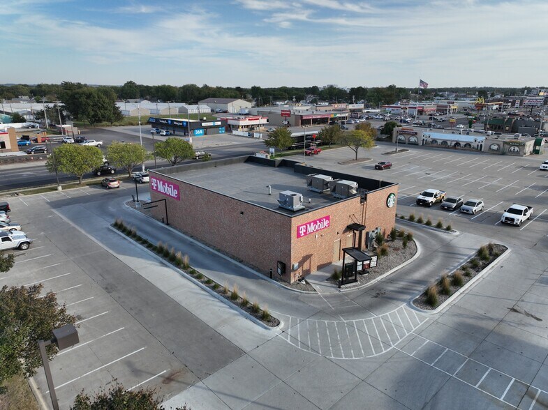 More Photos Of 700 S 13th St, Norfolk Storefront For Sale