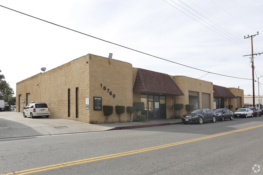 More Photos Of 16760 Stagg St, Van Nuys Warehouse For Lease