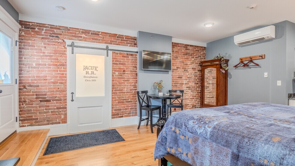 More Photos Of 208-210 Wharf St, Hermann Hospitality For Sale