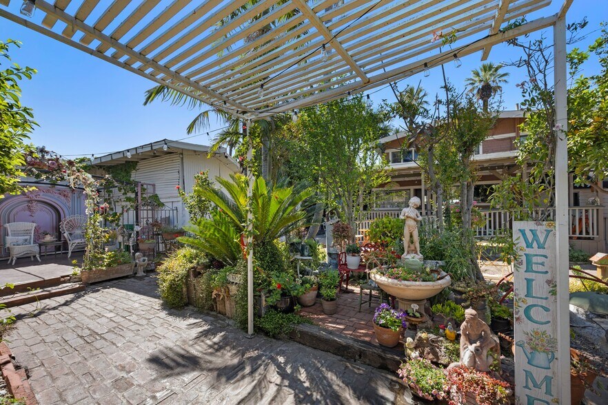 More Photos Of 419 W Commonwealth Ave, Fullerton Restaurant For Sale