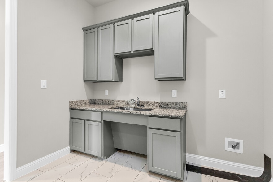 More Photos Of 6000 Alma Rd, McKinney Office For Lease