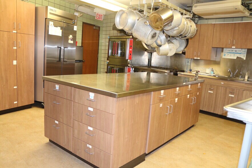 More Photos Of 1140 Governor St, Springfield Religious Facility For Sale