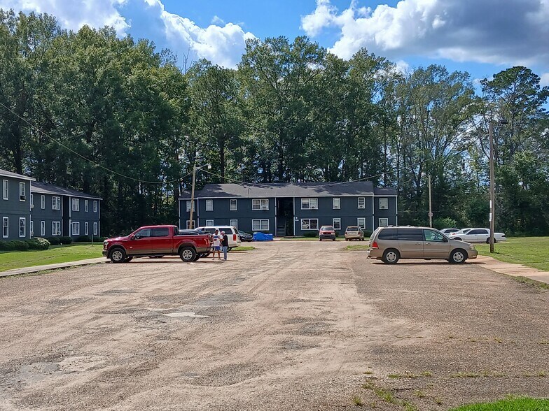 More Photos Of 1000 Broadmeadow Dr, Monticello Apartments For Sale