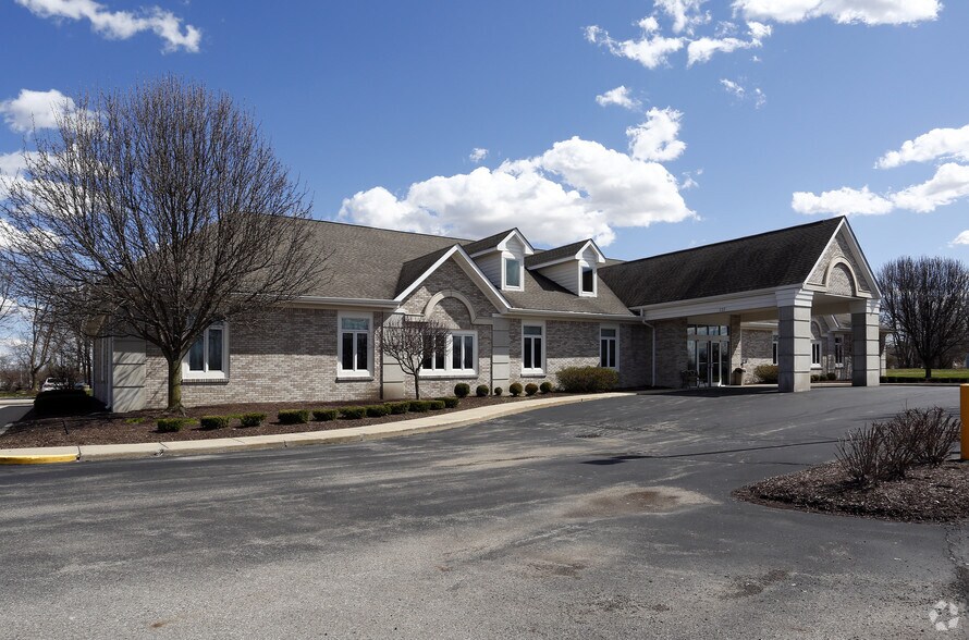 Primary Photo Of 737 W Green Meadows Dr, Greenfield Medical For Lease