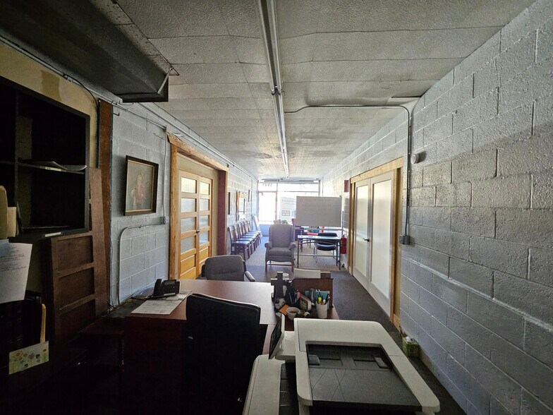 More Photos Of 3947 12 Mile Rd, Berkley Storefront Retail Residential For Lease