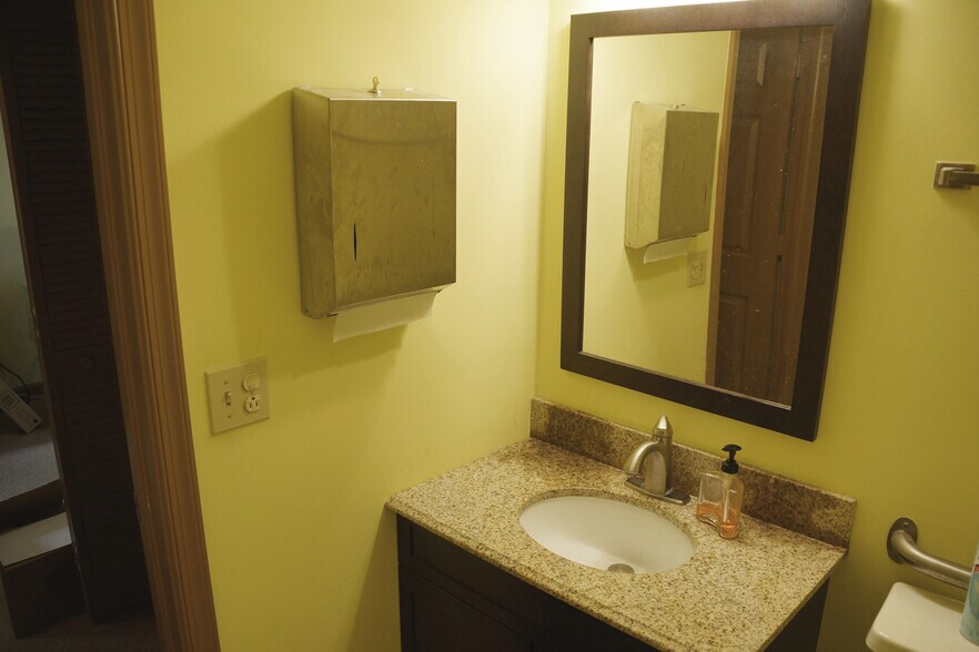 More Photos Of 400 Executive Center Dr, West Palm Beach Medical For Sale