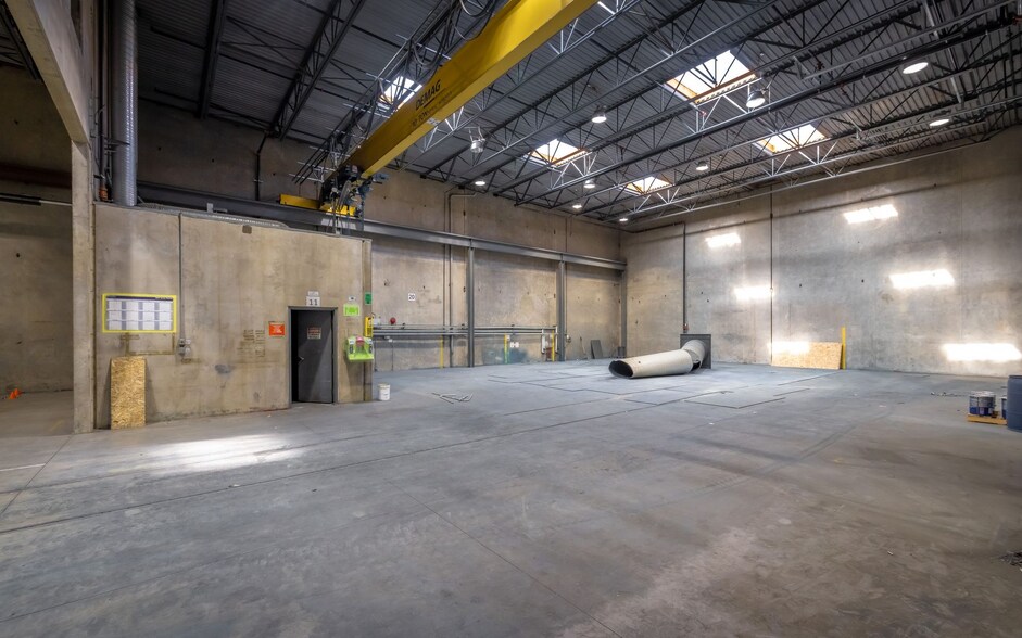 More Photos Of 5465 Production Blvd, Surrey Service For Lease