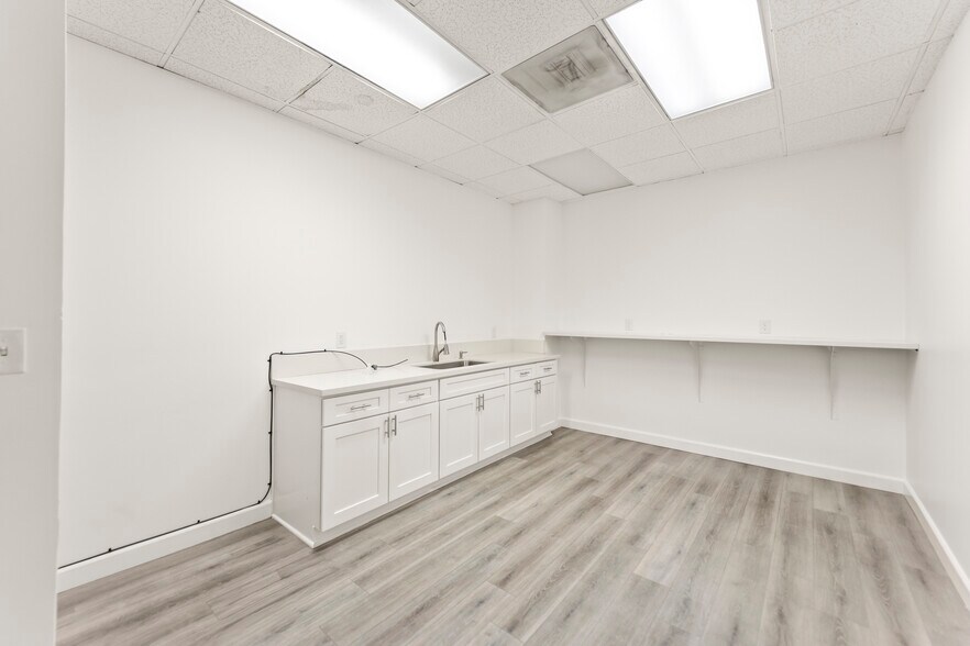 More Photos Of 10841 Paramount Blvd, Downey Office For Lease