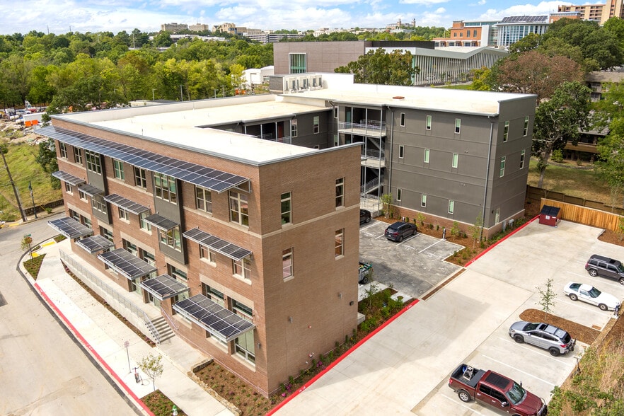 More Photos Of 288 S School Ave, Fayetteville Office Residential For Lease