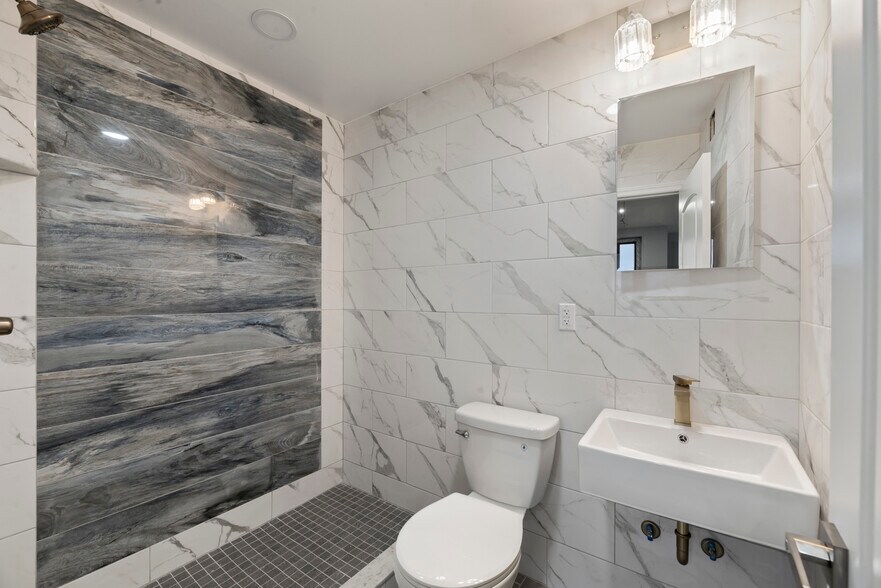 More Photos Of 14 Olive St, Brooklyn Hotel For Lease