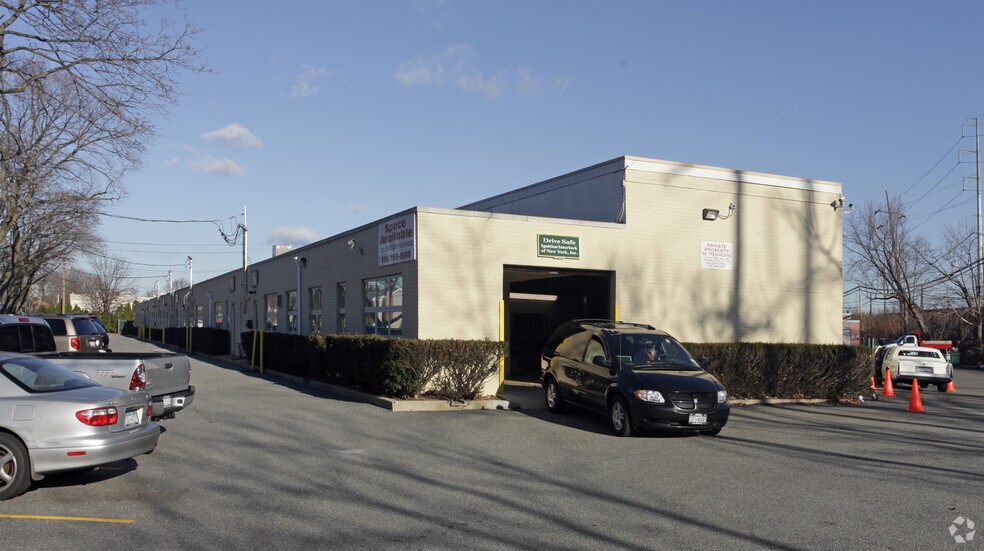 Primary Photo Of 201-223 Park Ave, Hicksville Warehouse For Lease