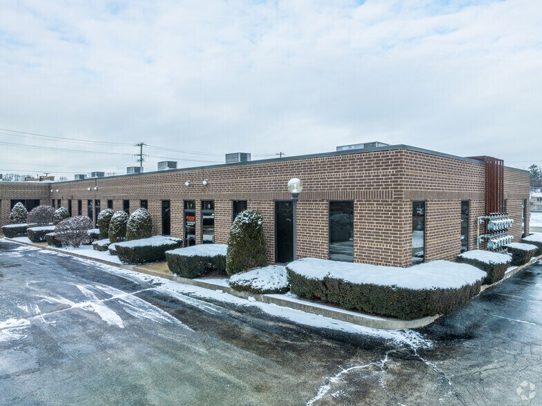 More Photos Of 5120 Belmont Rd, Downers Grove Office For Lease