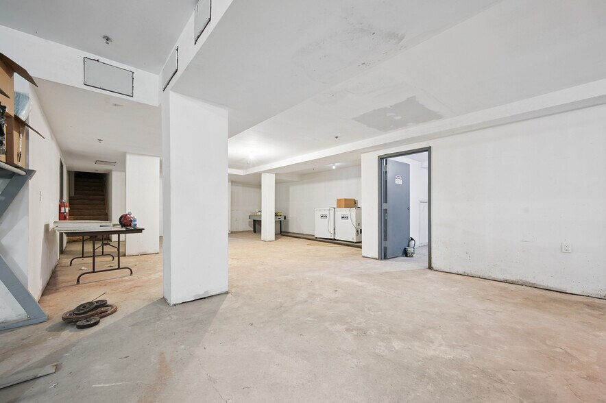 More Photos Of 56 Main St, Stamford Hotel For Sale