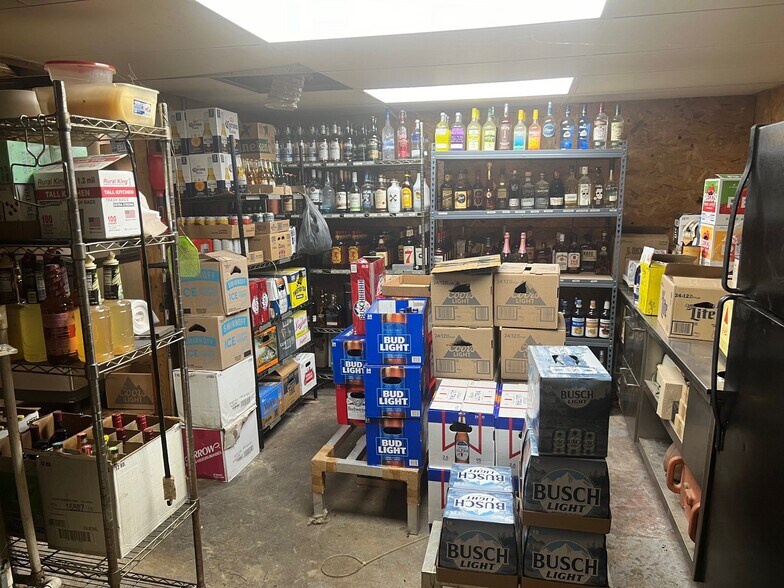 More Photos Of 907 N Fares Ave, Evansville General Retail For Sale