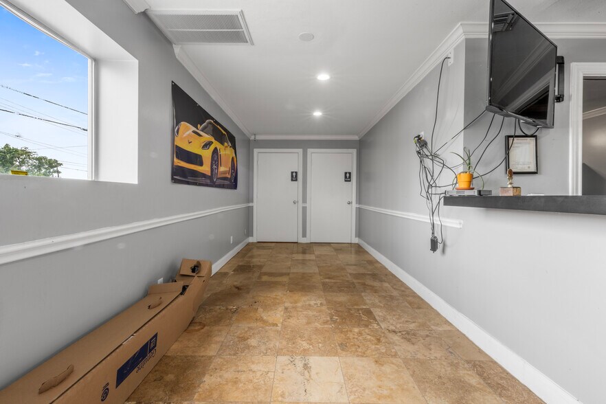 More Photos Of 658 Aldine Mail Route Rd, Houston Auto Repair For Sale