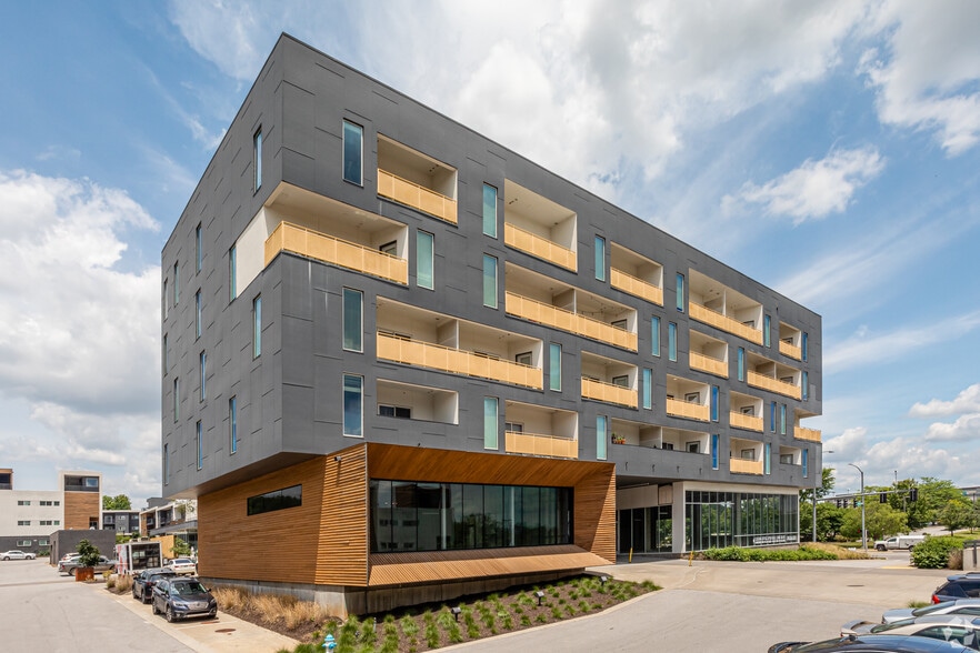 More Photos Of 3959 N Steele Blvd, Fayetteville General Retail For Lease