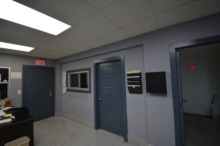 More Photos Of 8400 Sovereign Row, Dallas Distribution For Sale