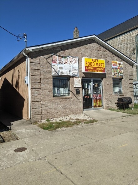 More Photos Of 1444 Dixie Hwy, Louisville Freestanding For Sale