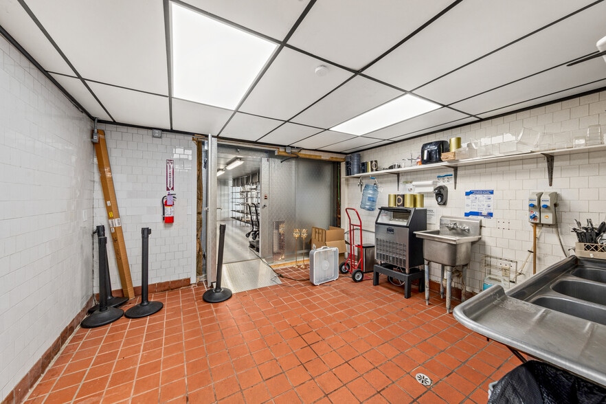 More Photos Of 32400 Geneva Rd, Salem General Retail For Sale