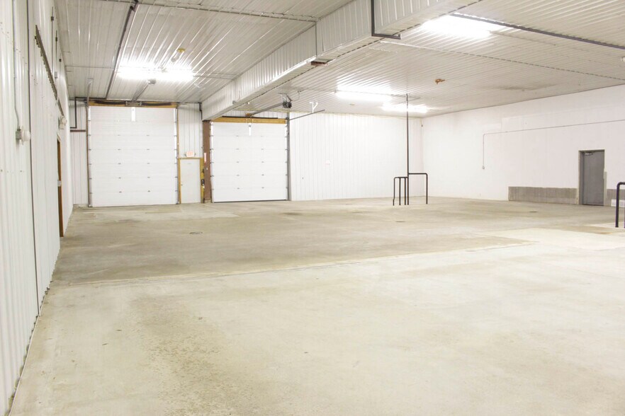 More Photos Of 3355 Ridge Rd, Green Bay Light Distribution For Lease