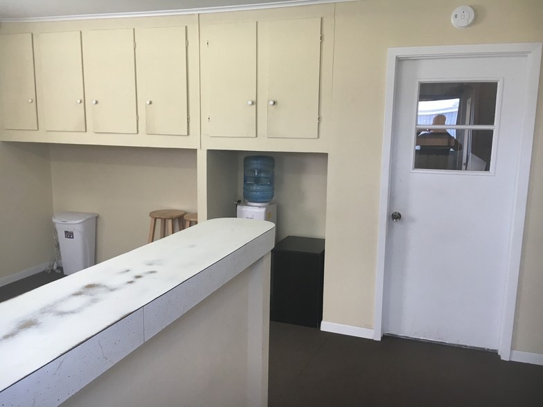 More Photos Of 723 Ave F N, Bay City Warehouse For Sale