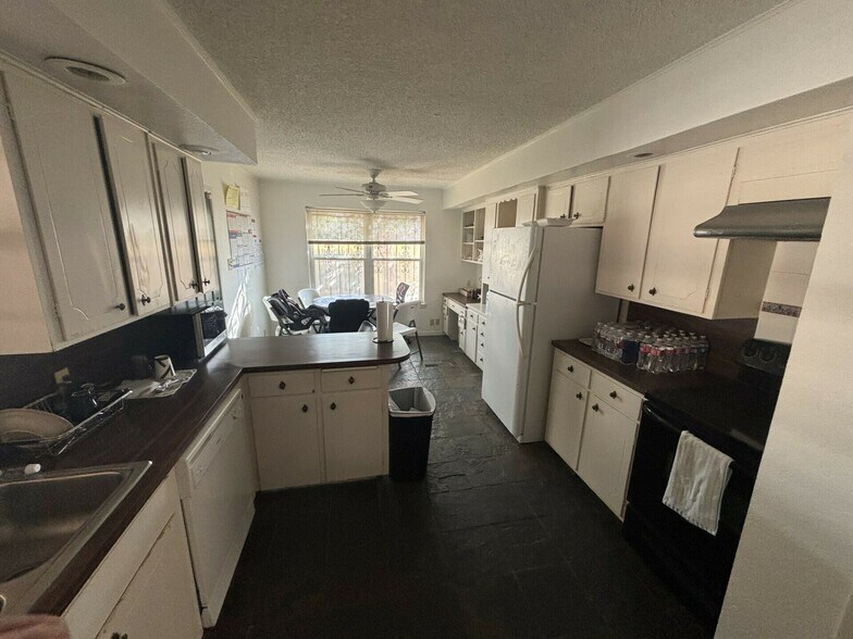 More Photos Of 1608 N Big Spring St, Midland Office For Sale