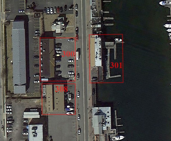 More Photos Of 314 Woodcleft Ave, Freeport Freestanding For Sale