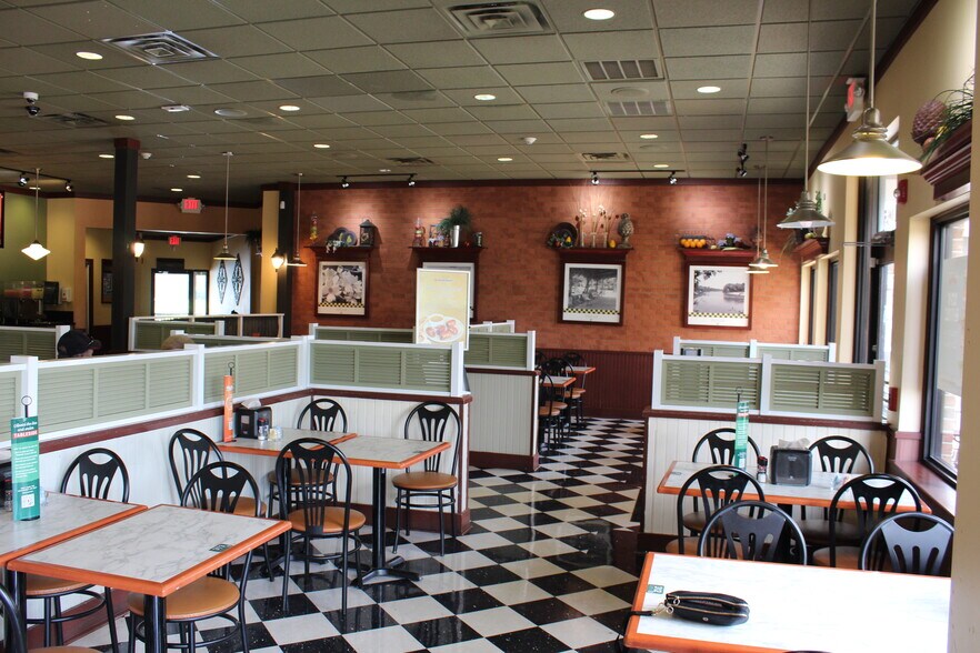 More Photos Of 1065 River Oaks Dr, Flowood Restaurant For Lease