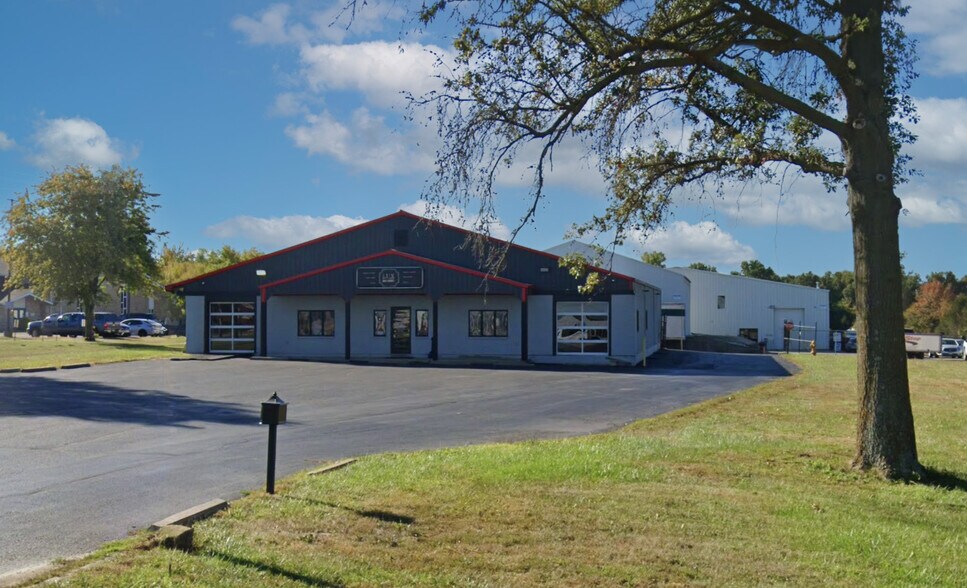 Primary Photo Of 9390 Veterans Memorial Pky, O'Fallon Warehouse For Lease