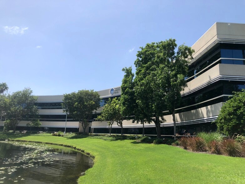 More Photos Of 100 Paramount Dr, Sarasota Office For Lease