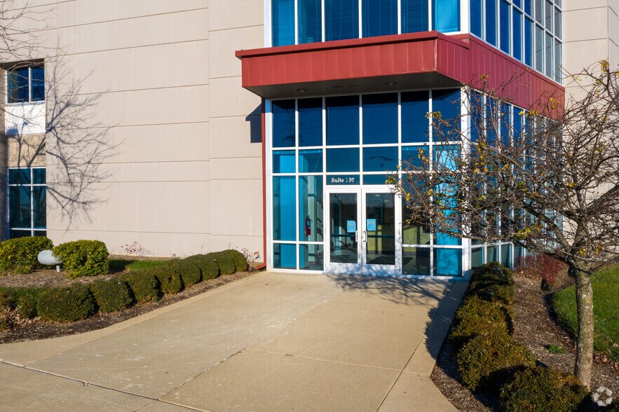 More Photos Of 2700 Blankenbaker Pky, Louisville Office For Lease
