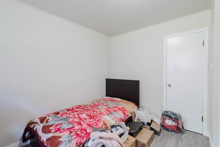 More Photos Of 8504 98 St NW, Edmonton Apartments For Sale