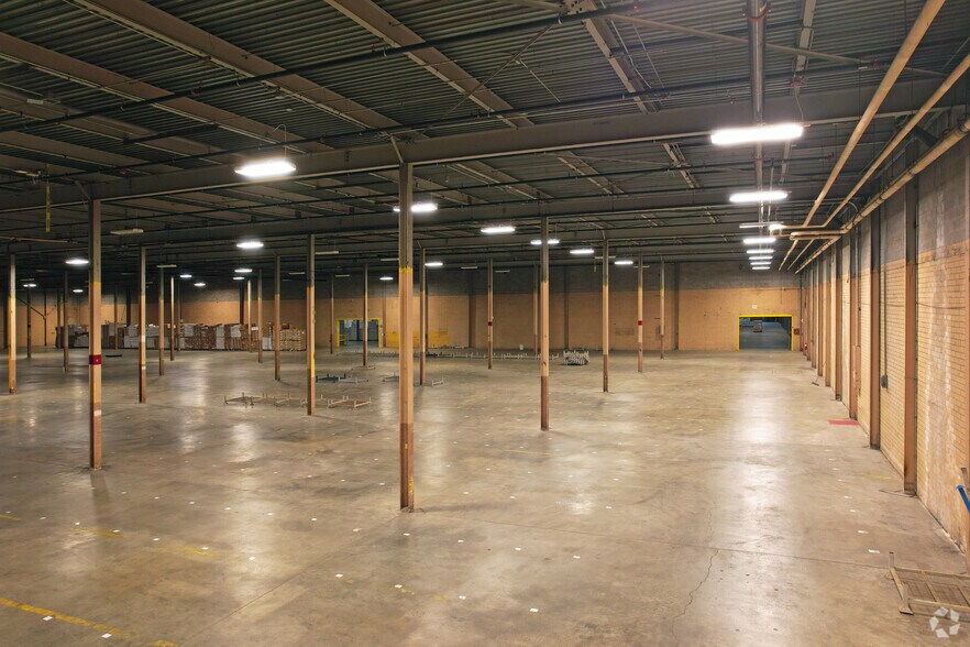 More Photos Of 572 S New St, Eden Distribution For Lease