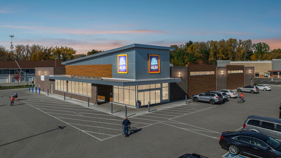 More Photos Of 2324 Lineville rd, Suamico General Retail For Sale