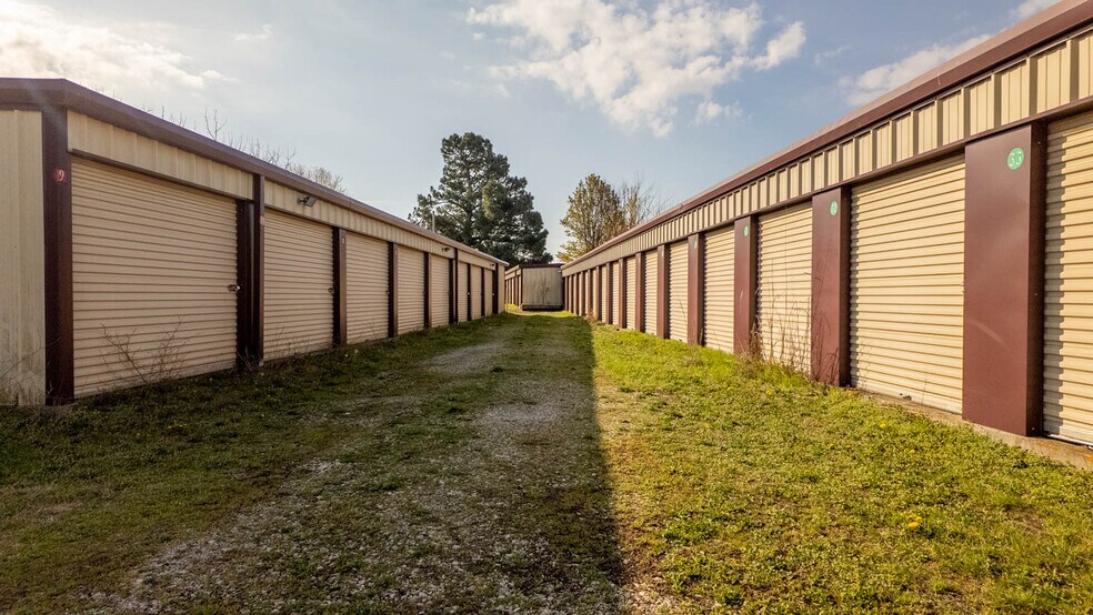 More Photos Of 101 Bingham st, Koshkonong Specialty For Sale