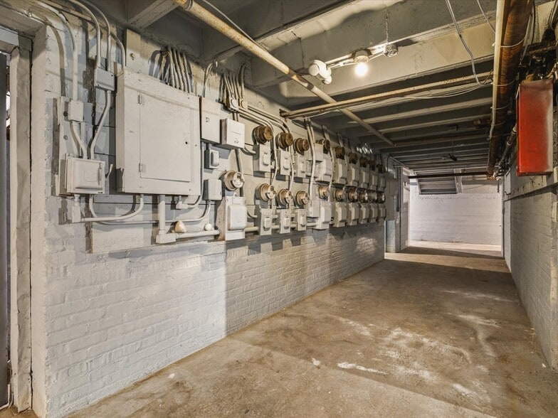 More Photos Of 204 S 6th St, Rockford Apartments For Sale